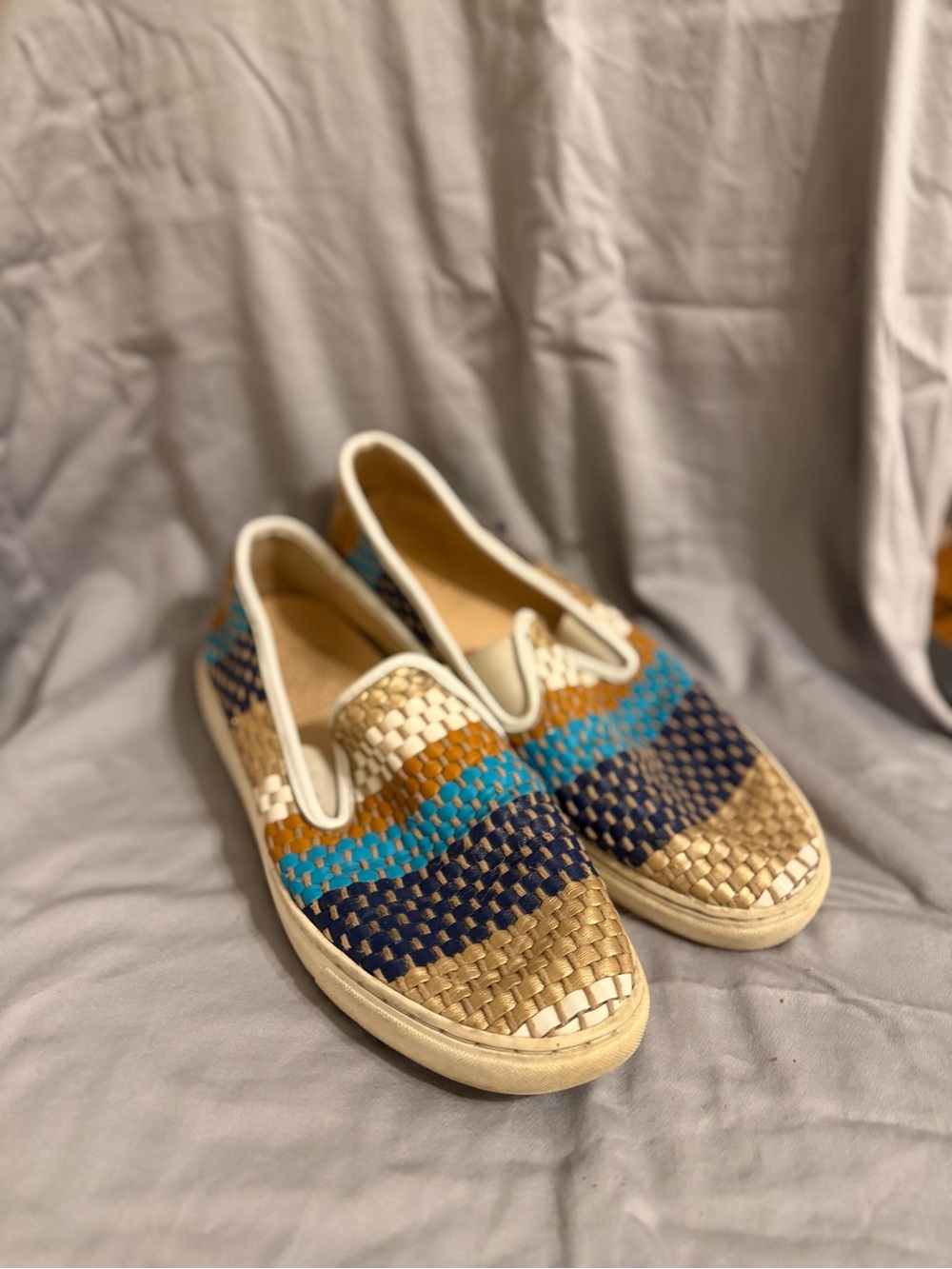 Vince Camuto woven Becker slip-on loafer sneakers women’s size 9 fair condition